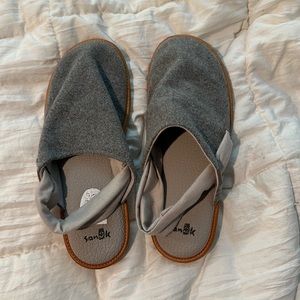 SANUK yoga mat slippers
